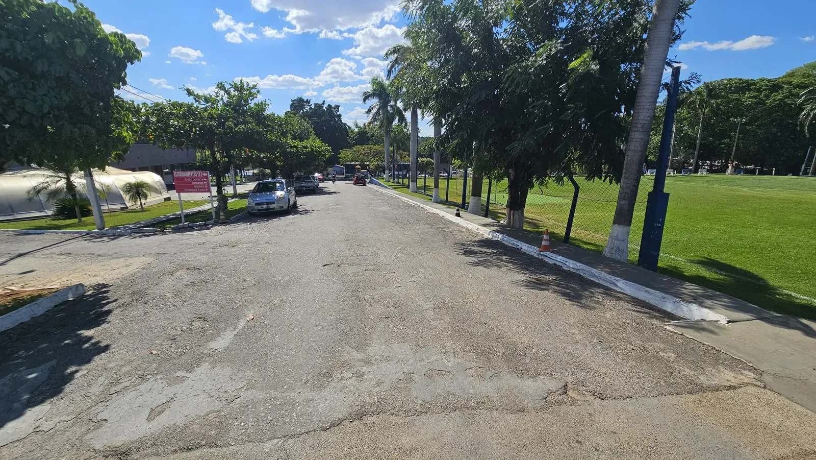 Estacionamento Amplo da AABB