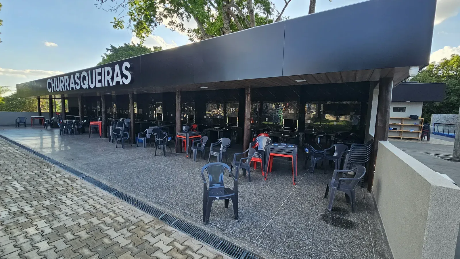 14 Churrasqueiras Privativas & Restaurante