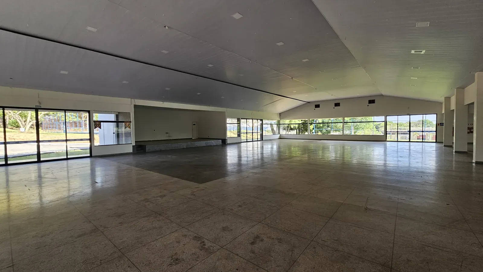 Espaço para Mesas e Banquetes