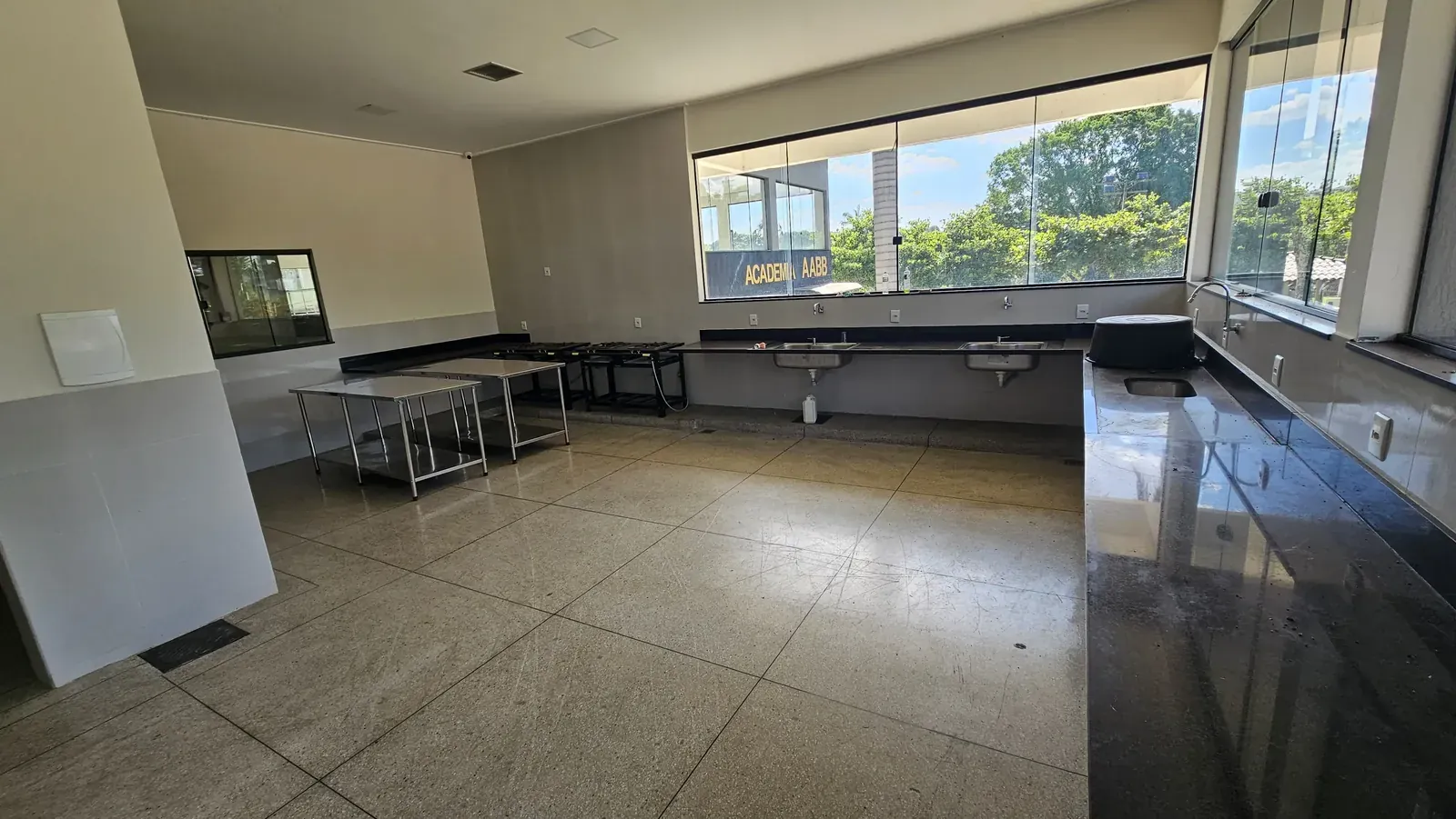 Cozinha de Apoio e Bar Integrado